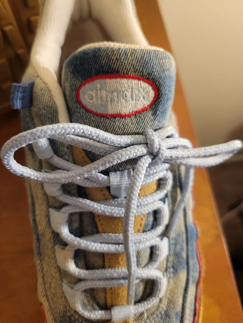 Airmax 97 Big girls Denim Lace-Up Sneakers in Light Blue. Size 7y
